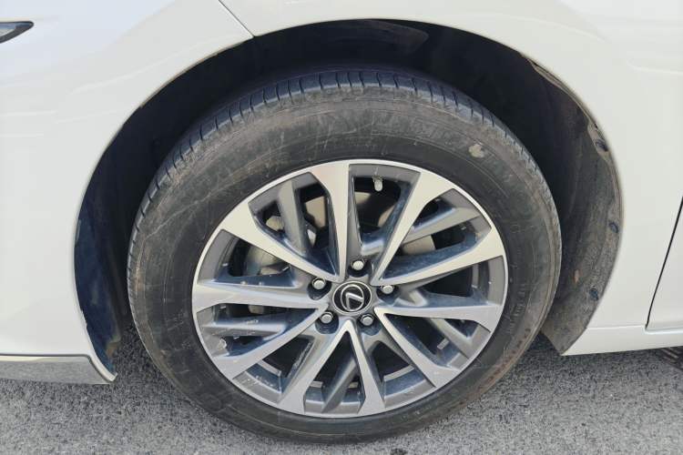 Used Lexus ES 2023 200 Excellence Edition Left Front Wheel Hub