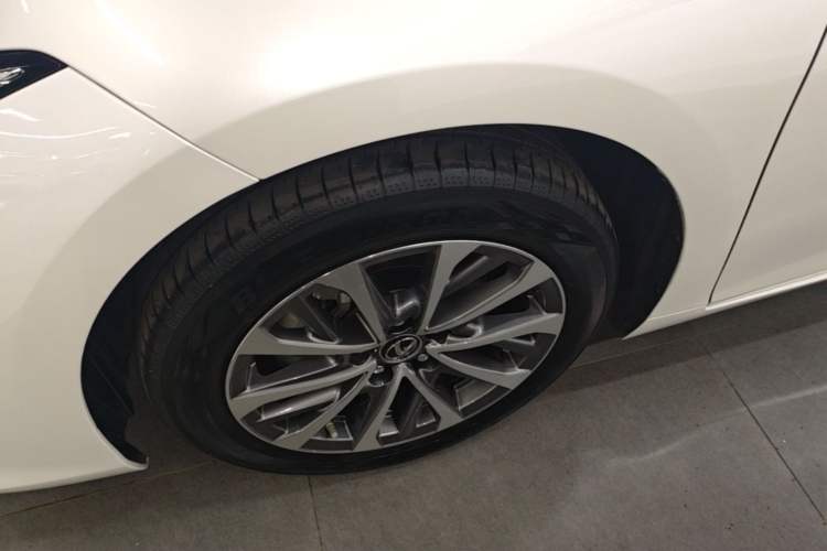 Used Lexus ES 2023 200 Excellence Edition Left Front Wheel Hub