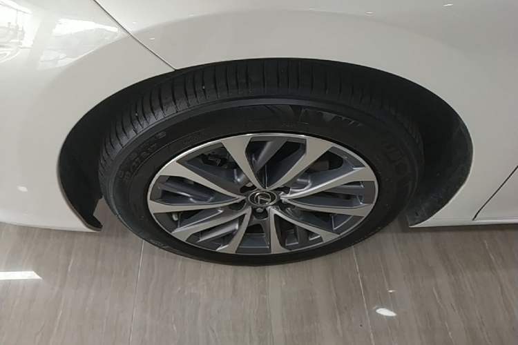 Used Lexus ES 2023 200 Excellence Edition Left Front Wheel Hub