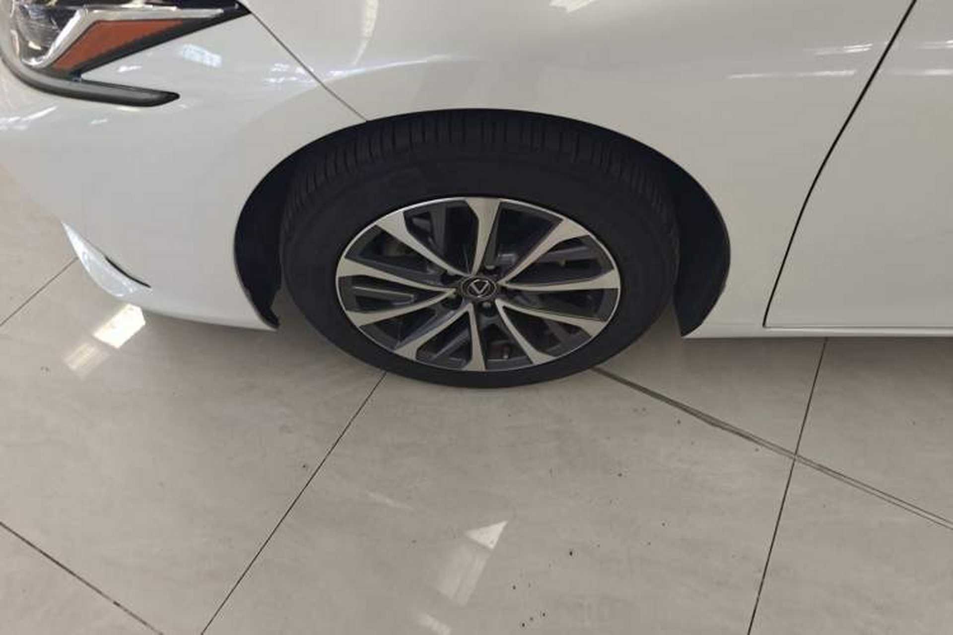 Used Lexus ES 2023 200 Excellence Edition Left Front Wheel Hub