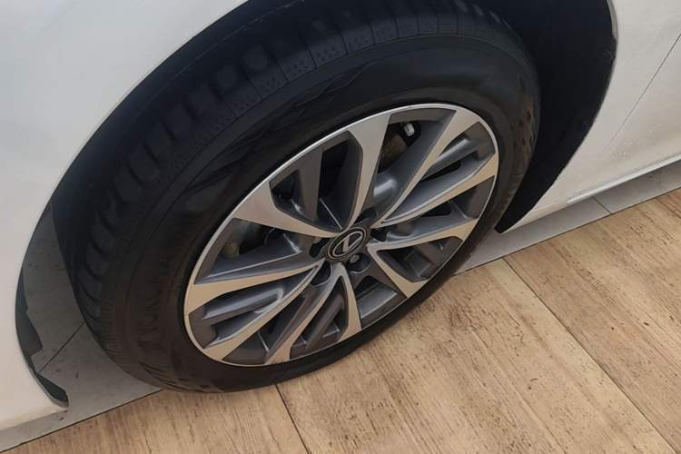 Used Lexus ES 2023 200 Excellence Edition Left Front Wheel Hub