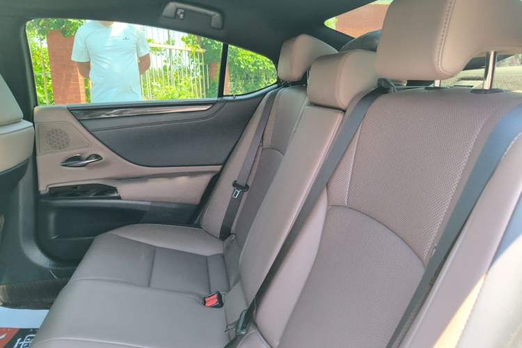 Used Lexus ES 2023 200 Excellence Edition Left Rear Seat
