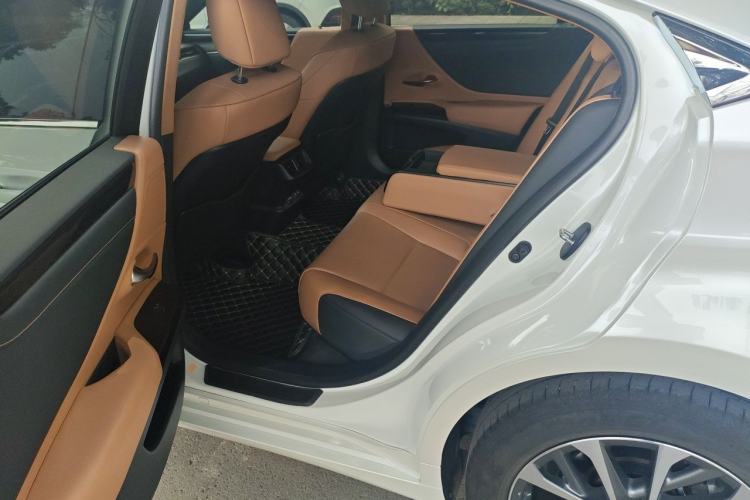 Used Lexus ES 2023 200 Excellence Edition Left Rear Seat