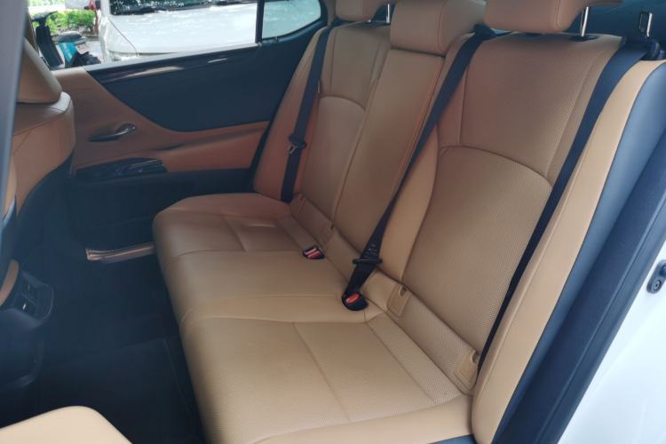 Used Lexus ES 2023 200 Excellence Edition Left Rear Seat