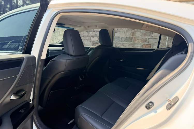 Used Lexus ES 2023 200 Excellence Edition Left Rear Seat