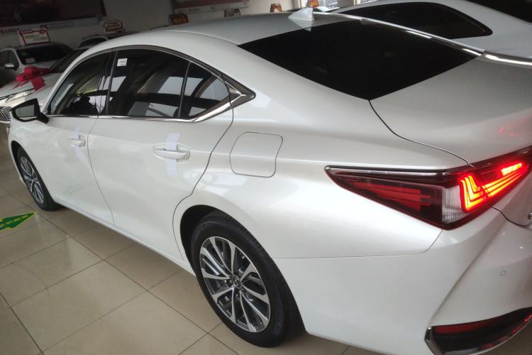 Used Lexus ES 2023 200 Excellence Edition Left Side