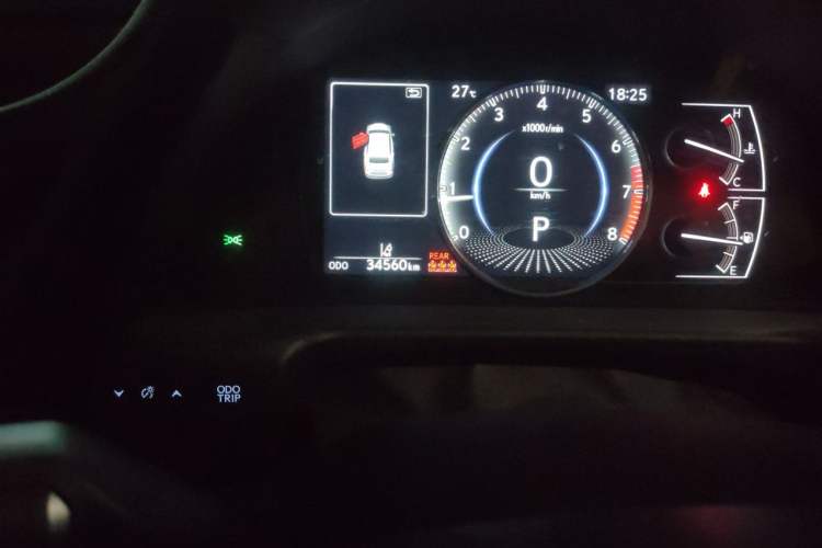 Used Lexus ES 2023 200 Luxury Edition Odometer Close Up