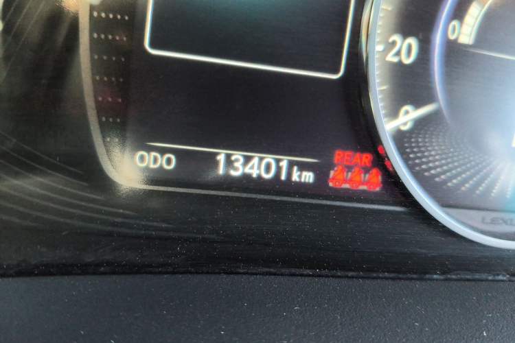 Used Lexus ES 2023 200 Excellence Edition Odometer Close Up