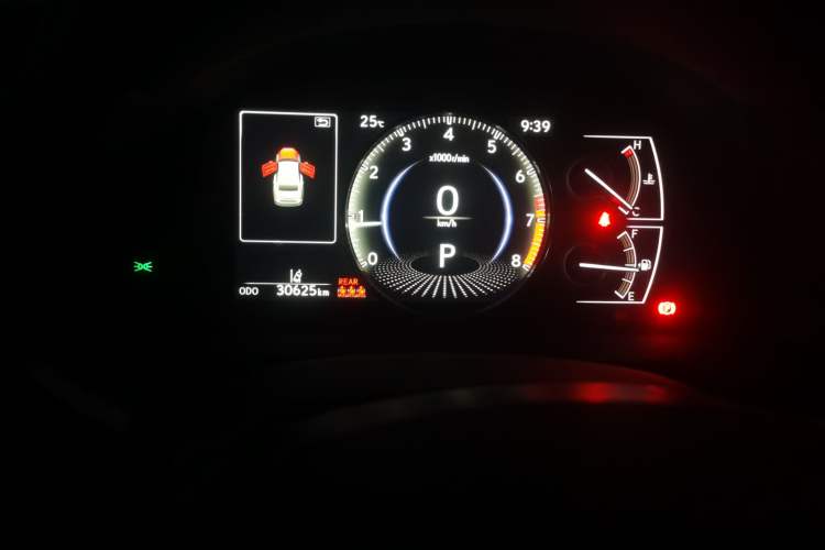 Used Lexus ES 2023 200 Excellence Edition Odometer Close Up