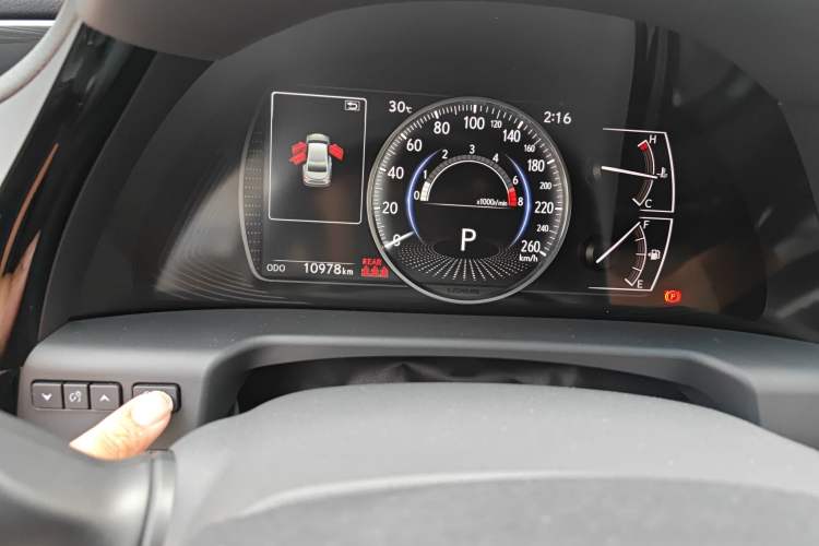 Used Lexus ES 2023 200 Excellence Edition Odometer Close Up