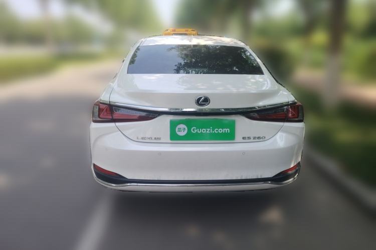 Used Lexus ES 2023 200 Excellence Edition Rear
