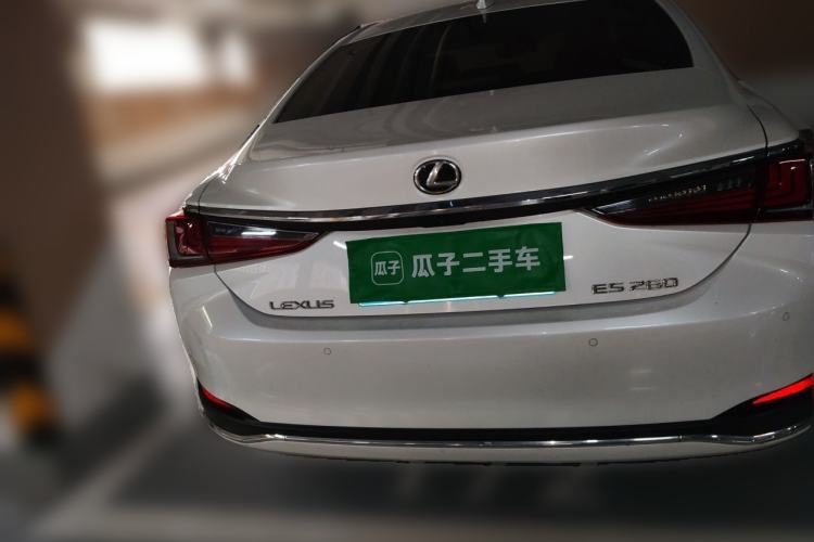 Used Lexus ES 2023 200 Excellence Edition Rear
