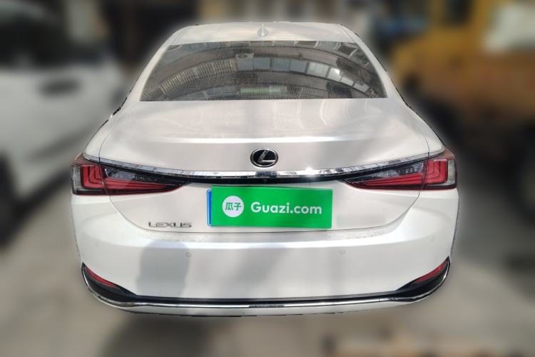 Used Lexus ES 2023 200 Excellence Edition Rear