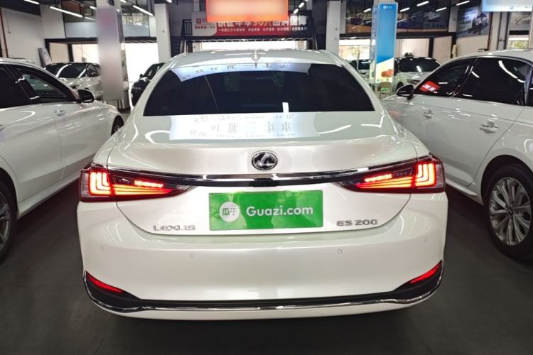 Used Lexus ES 2023 200 Excellence Edition Rear