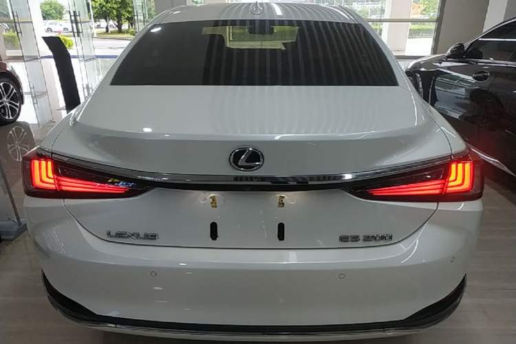 Used Lexus ES 2023 200 Excellence Edition Rear