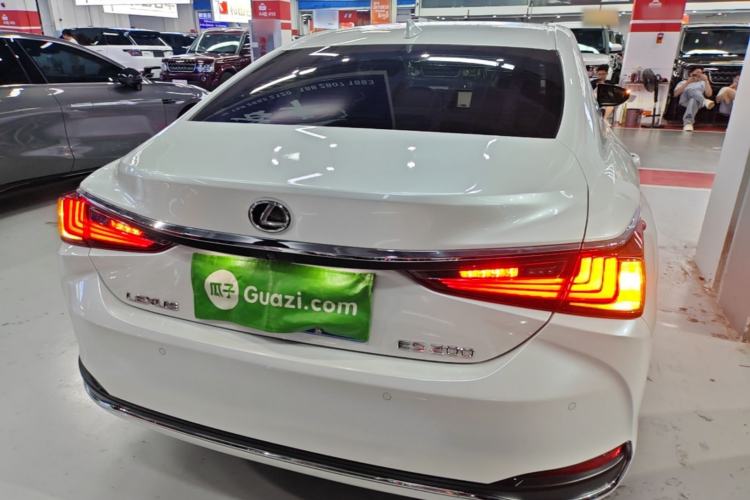 Used Lexus ES 2023 200 Excellence Edition Rear