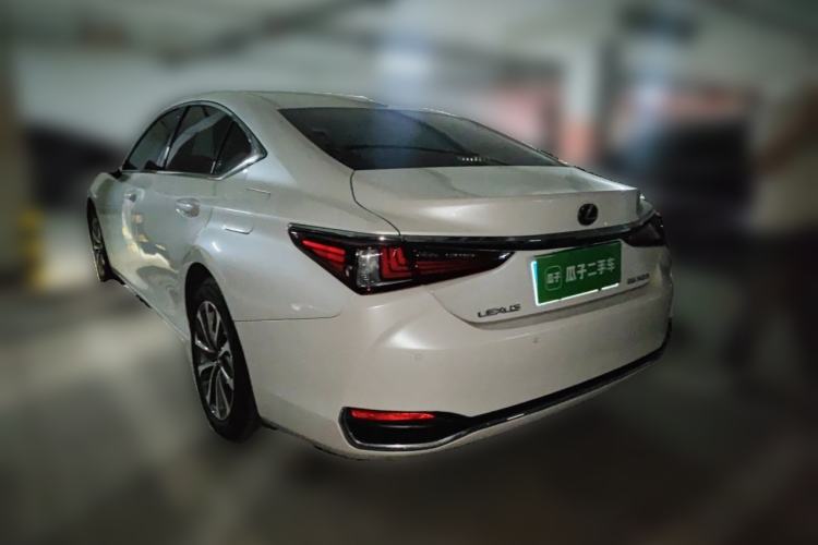 Used Lexus ES 2023 200 Excellence Edition Rear Left 45 Deg