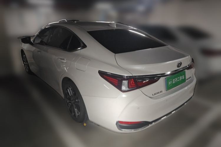 Used Lexus ES 2023 200 Excellence Edition Rear Left 45 Deg