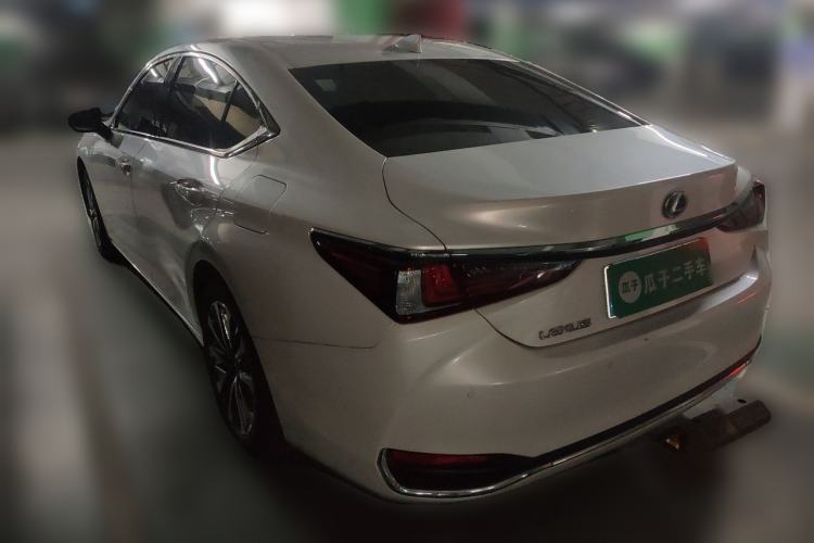 Used Lexus ES 2023 200 Luxury Edition Rear Left 45 Deg