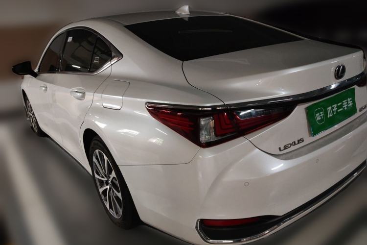 Used Lexus ES 2023 200 Excellence Edition Rear Left 45 Deg