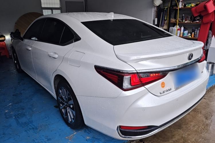 Used Lexus ES 2023 200 Excellence Edition Rear Left 45 Deg