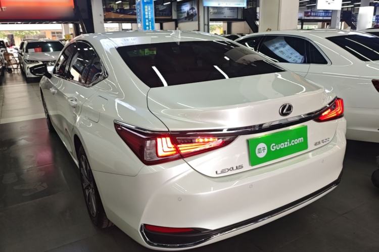 Used Lexus ES 2023 200 Excellence Edition Rear Left 45 Deg