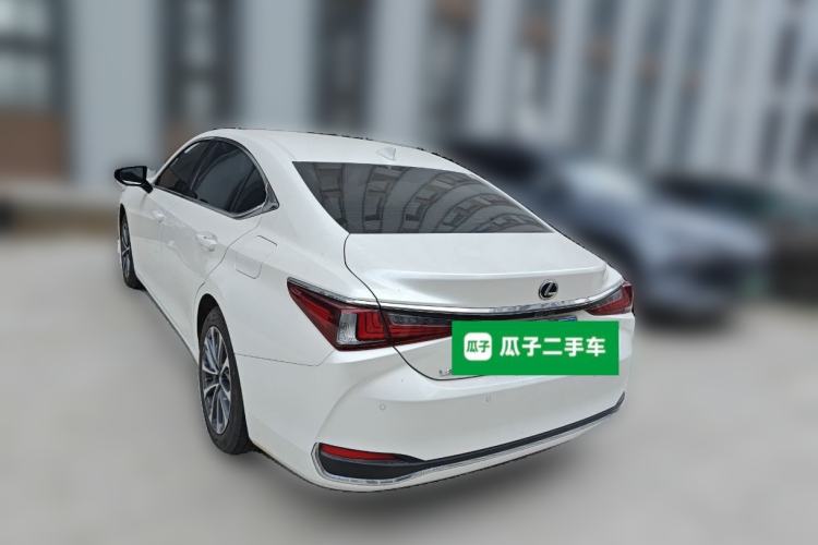 Used Lexus ES 2023 200 Excellence Edition Rear Left 45 Deg