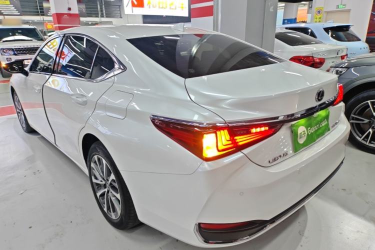 Used Lexus ES 2023 200 Excellence Edition Rear Left 45 Deg