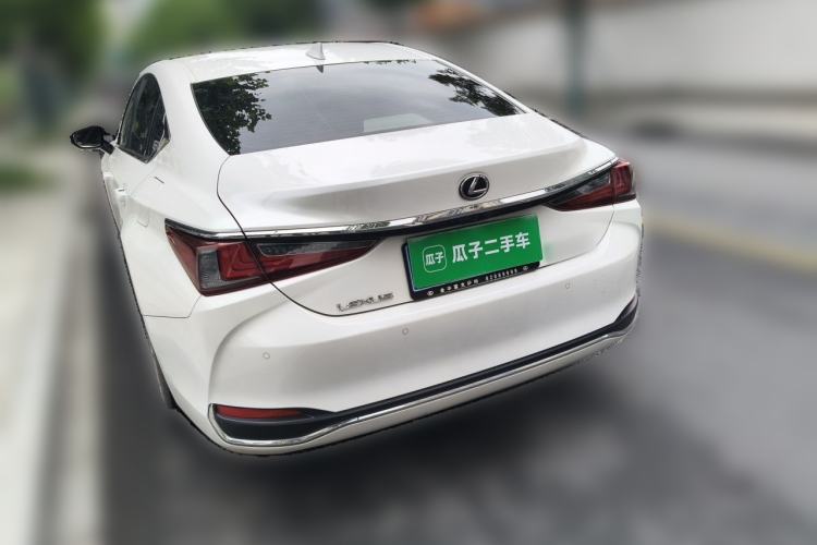 Used Lexus ES 2023 200 Excellence Edition Rear Left 45 Deg