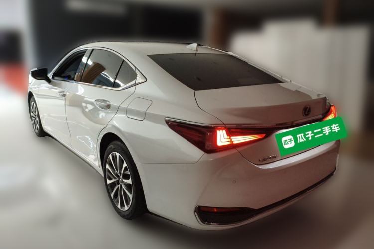 Used Lexus ES 2023 200 Excellence Edition Rear Left 45 Deg