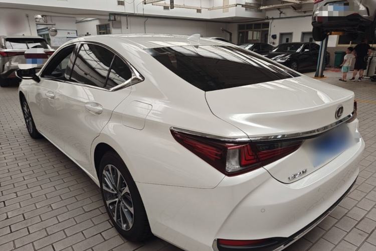 Used Lexus ES 2023 200 Excellence Edition Rear Left 45 Deg