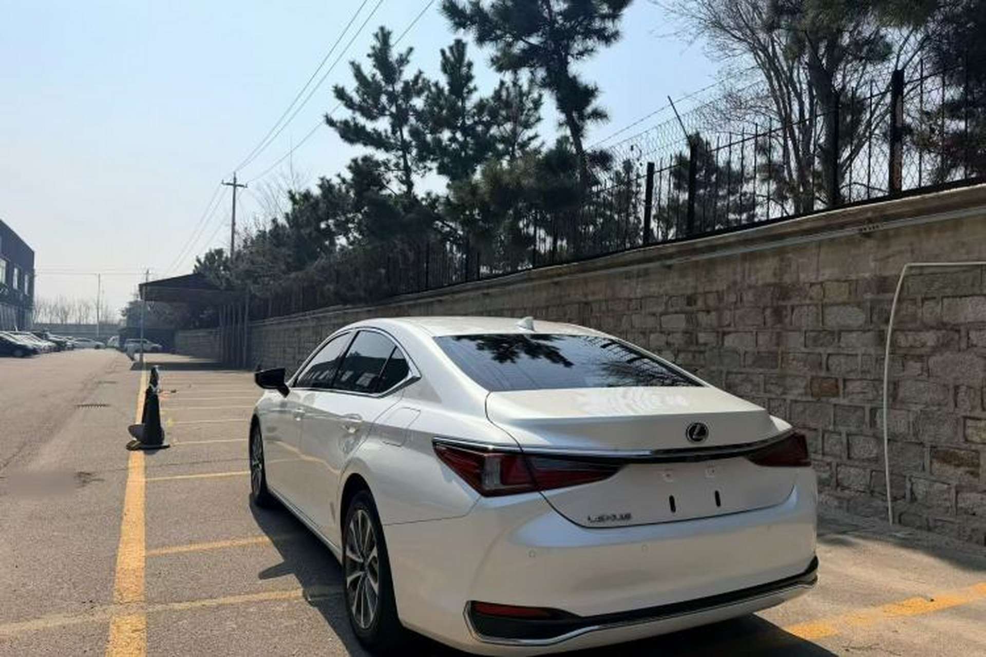 Used Lexus ES 2023 200 Excellence Edition Rear Left 45 Deg