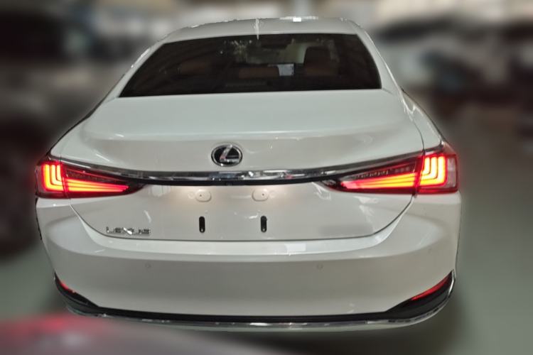 Used Lexus ES 2023 200 Luxury Edition Rear