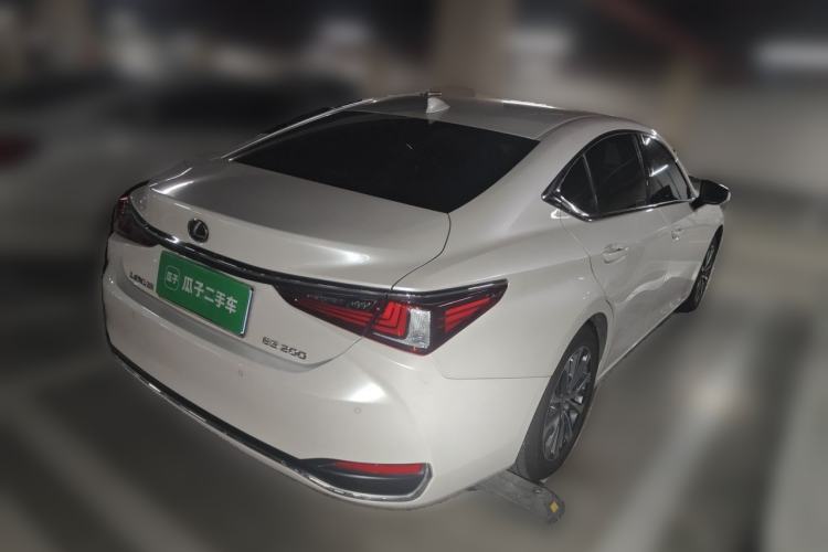 Used Lexus ES 2023 200 Excellence Edition Rear Right 45 Deg
