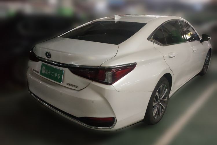 Used Lexus ES 2023 200 Luxury Edition Rear Right 45 Deg