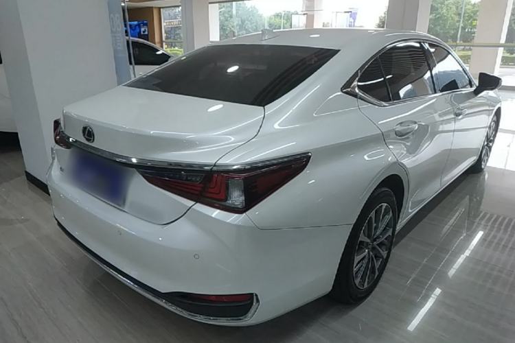 Used Lexus ES 2023 200 Excellence Edition Rear Right 45 Deg