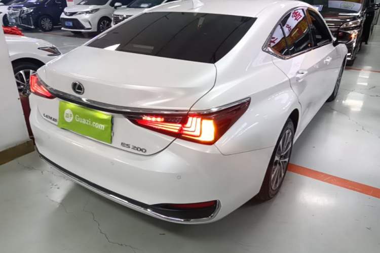 Used Lexus ES 2023 200 Excellence Edition Rear Right 45 Deg