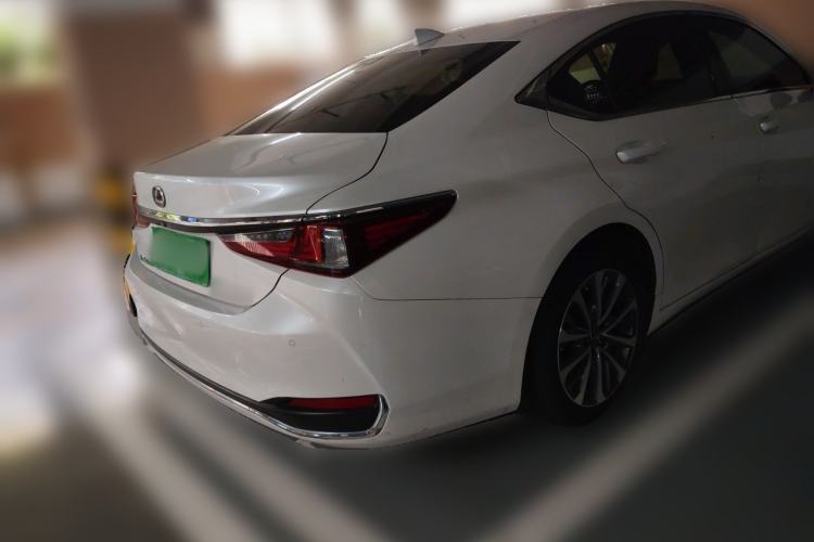 Used Lexus ES 2023 200 Excellence Edition Rear Right 45 Deg