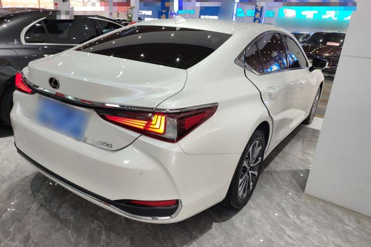 Used Lexus ES 2023 200 Excellence Edition Rear Right 45 Deg