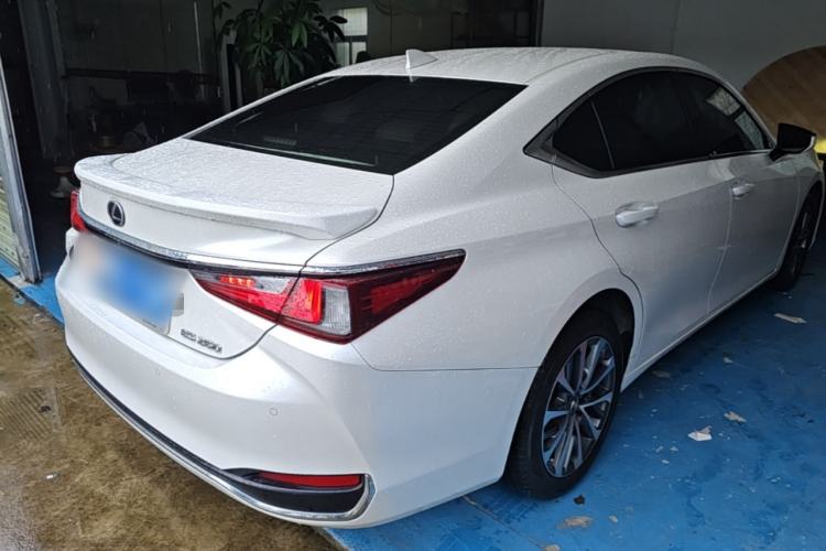 Used Lexus ES 2023 200 Excellence Edition Rear Right 45 Deg