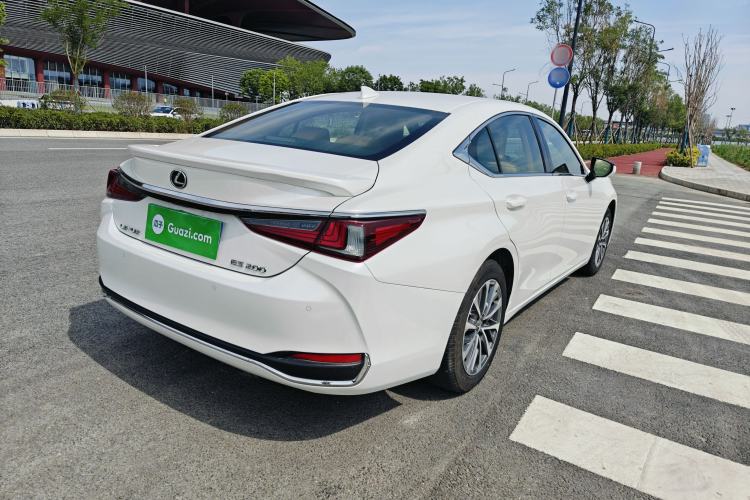 Used Lexus ES 2023 200 Excellence Edition Rear Right 45 Deg
