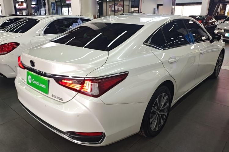 Used Lexus ES 2023 200 Excellence Edition Rear Right 45 Deg