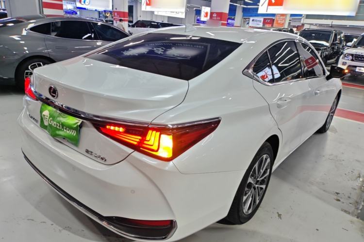 Used Lexus ES 2023 200 Excellence Edition Rear Right 45 Deg