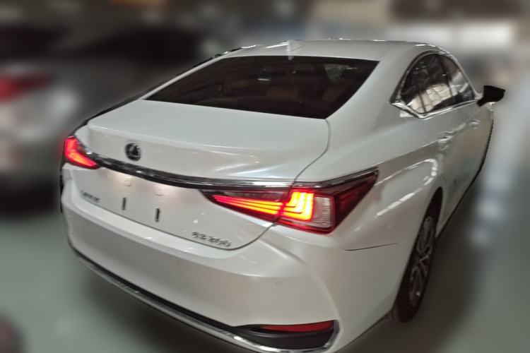 Used Lexus ES 2023 200 Luxury Edition Rear Right 45 Deg