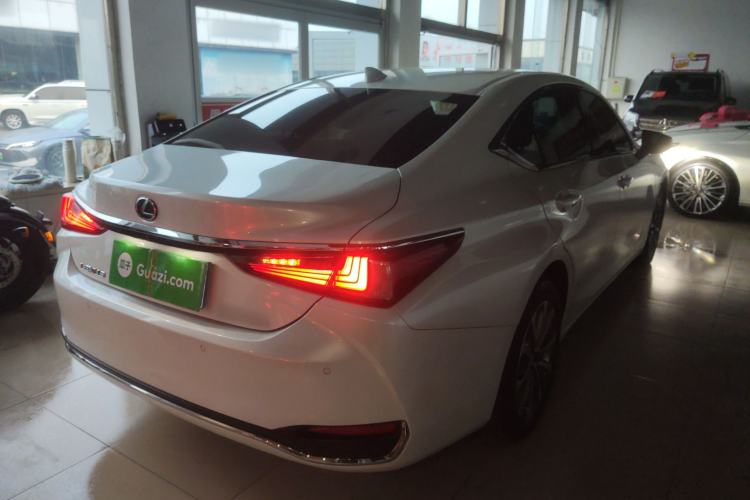 Used Lexus ES 2023 200 Excellence Edition Rear Right 45 Deg