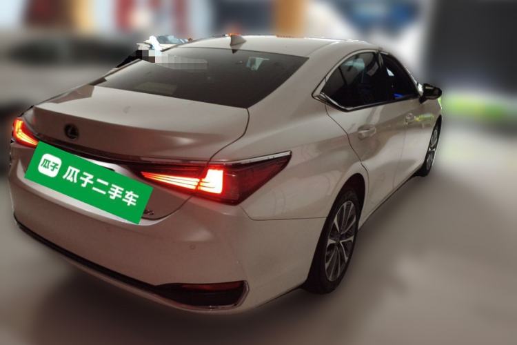 Used Lexus ES 2023 200 Excellence Edition Rear Right 45 Deg