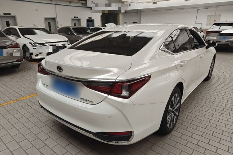 Used Lexus ES 2023 200 Excellence Edition Rear Right 45 Deg