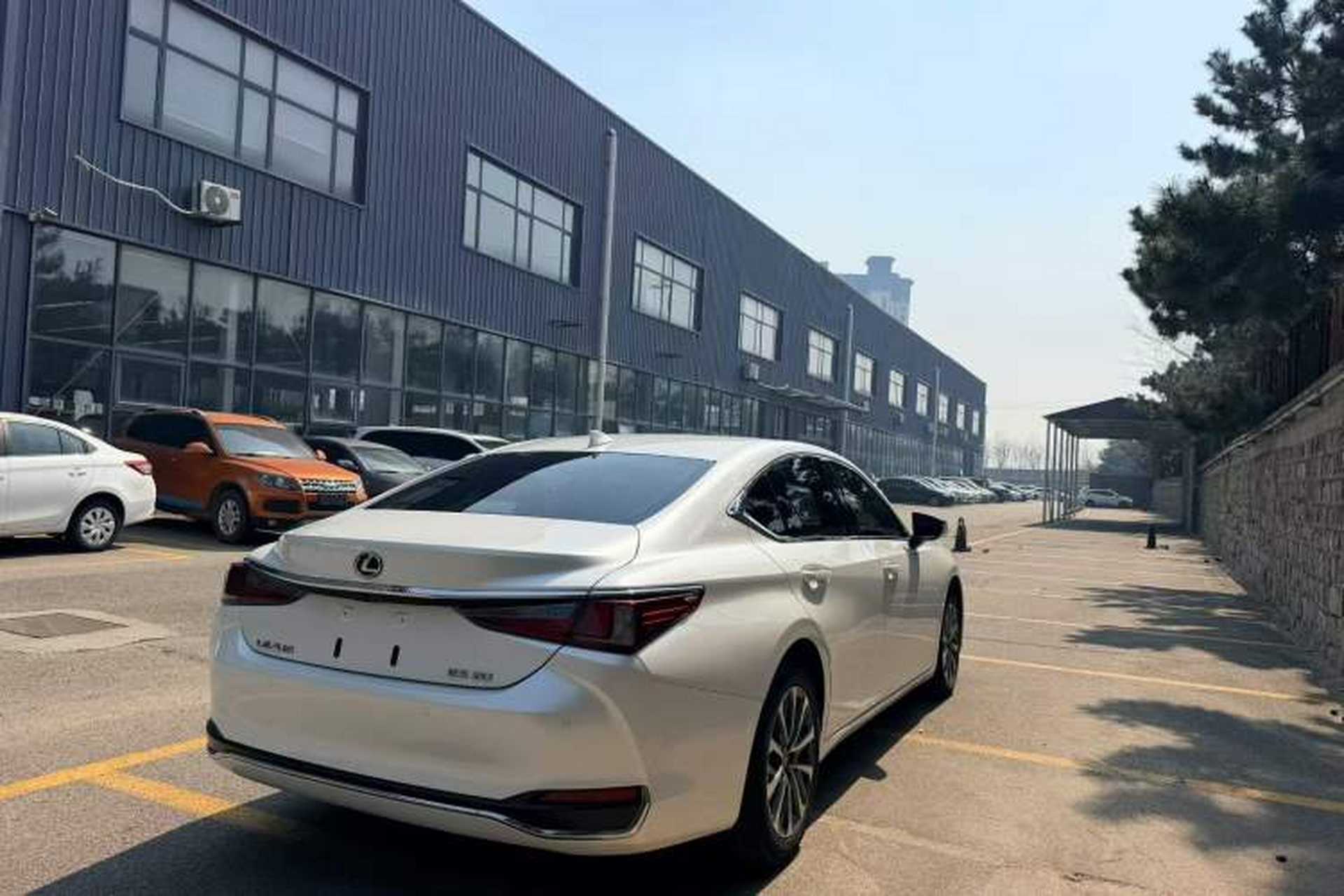 Used Lexus ES 2023 200 Excellence Edition Rear Right 45 Deg