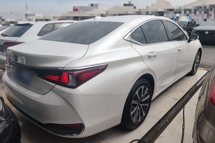 Used Lexus ES 2023 200 Excellence Edition Rear Right 45 Deg