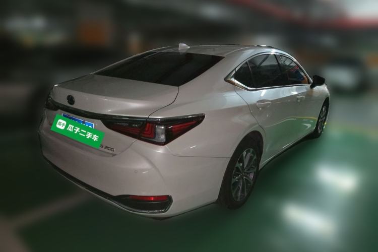Used Lexus ES 2023 200 Excellence Edition Rear Right 45 Deg